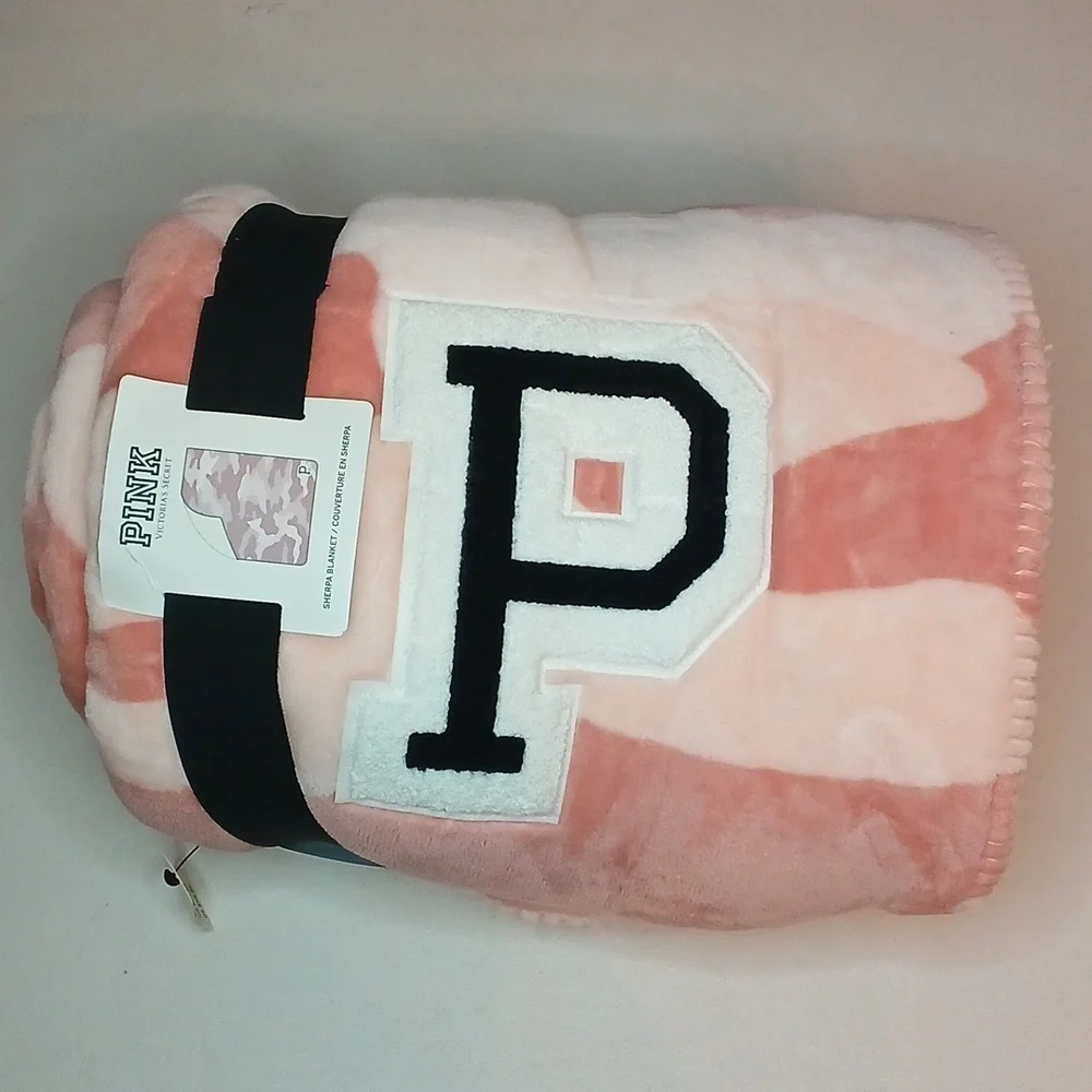 Victoria’s Secret Blanket VS Pink Camo Sherpa Blanket VS PINK Blanket 🆕️ Rare!